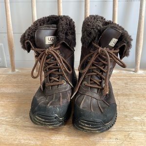 UGG® WOMEN'S ADIRONDACK WATERPROOF BOOTS. Brown. Size 7.